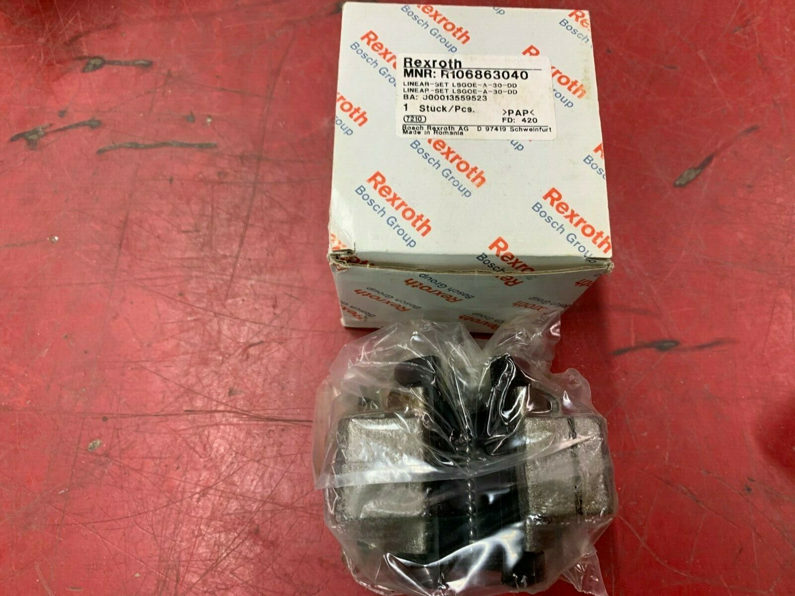 NEW IN BOX REXROTH LINEAR BLOCK BEARING R106863040