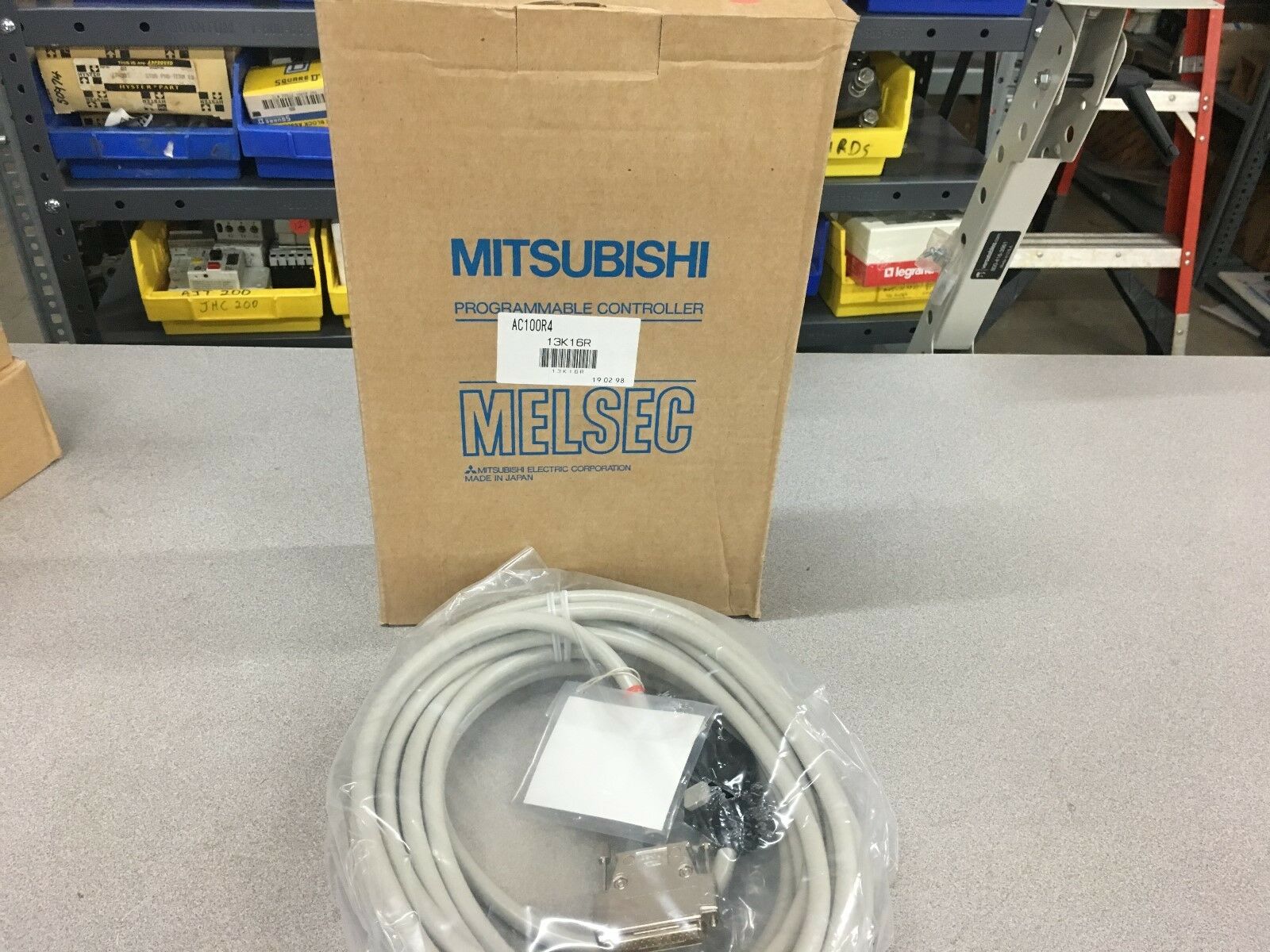 NEW IN BOX MELSEC MITSUBISHI CABLE AC100R4 13K16R