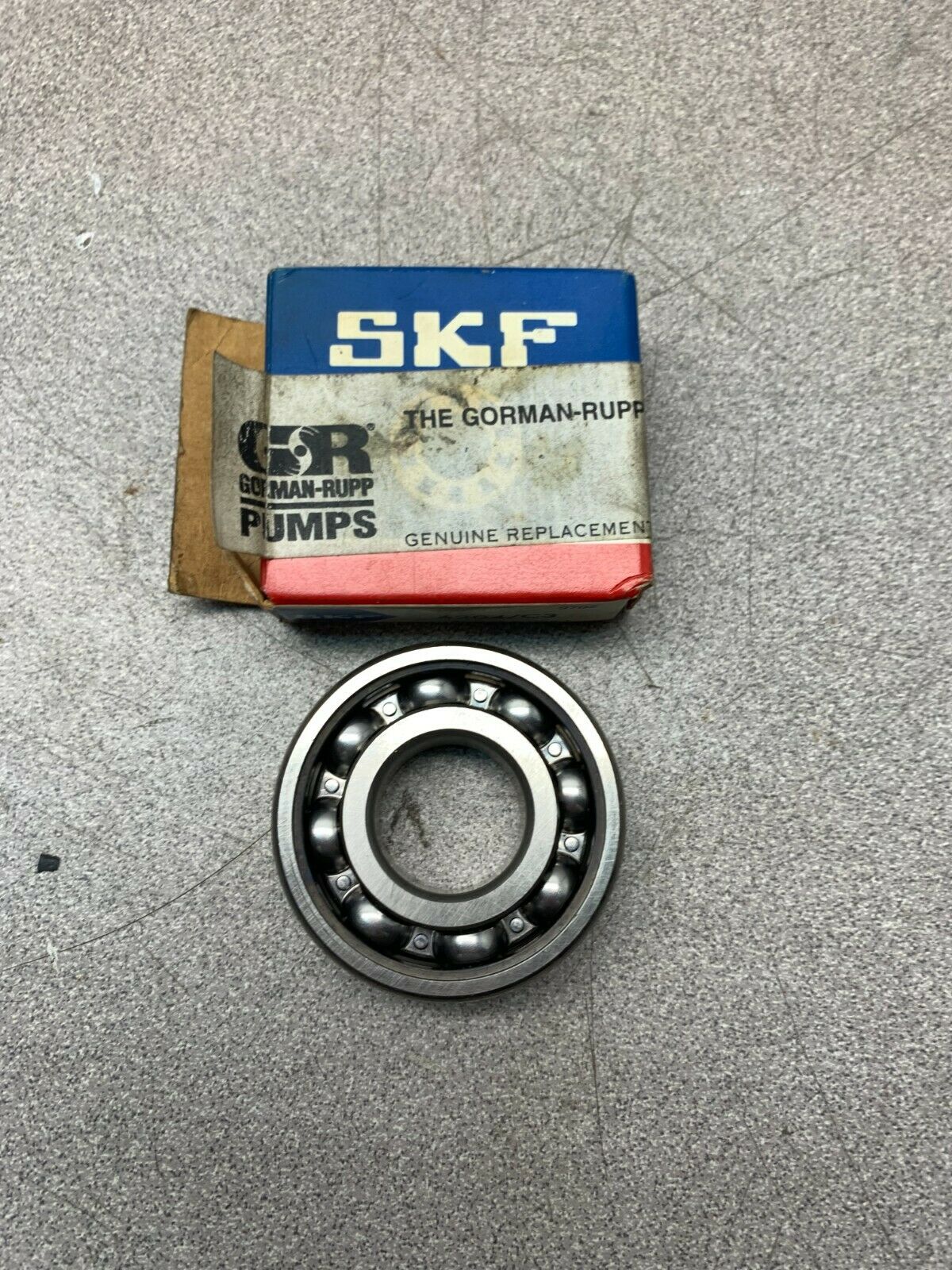 LOT OF 2 NEW IN BOX SKF ROLLER BEARING 6204/C3