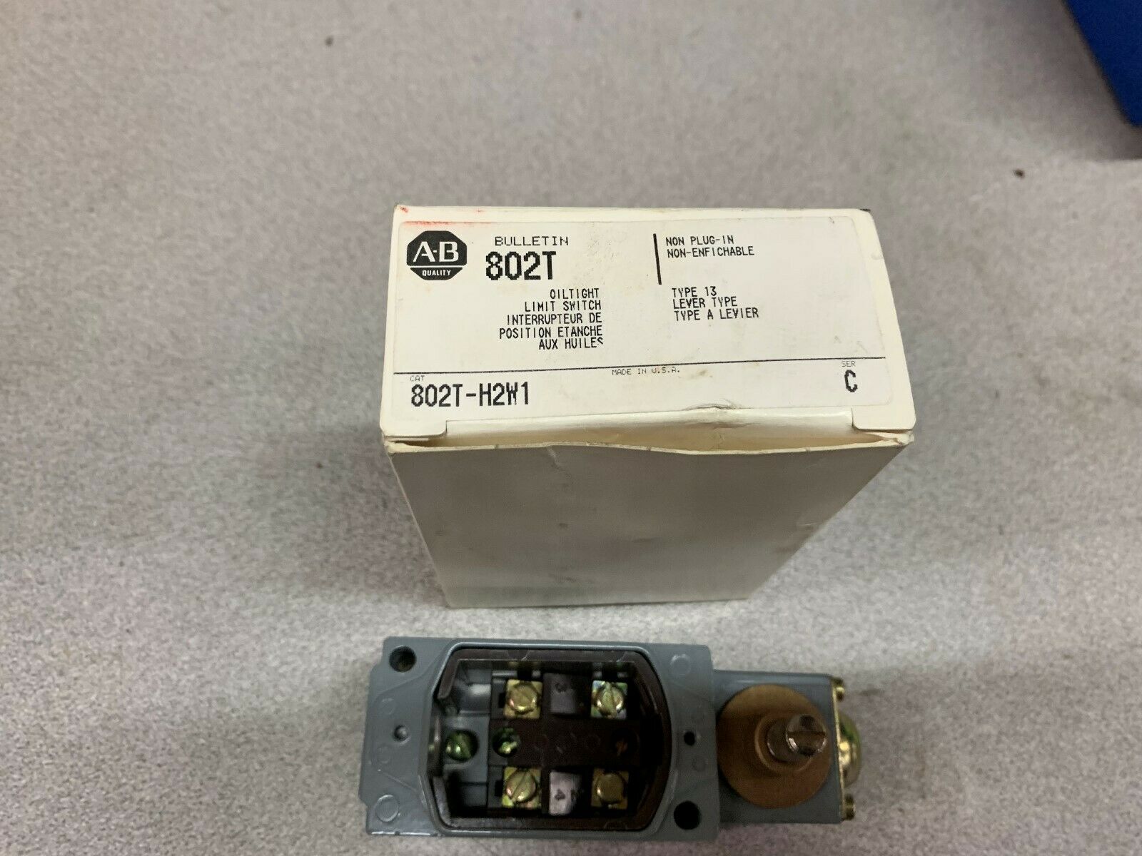 NEW IN BOX ALLEN BRADLEY SWITCH 802T-H2W1