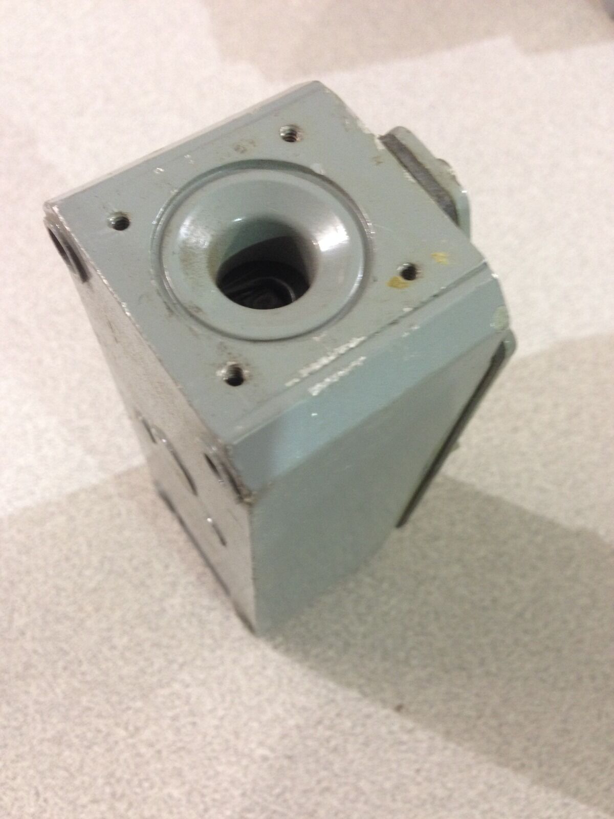 USED ALLEN-BRADLEY LIMIT SWITCH (BODY ONLY)  802T-CMT SERIES 1