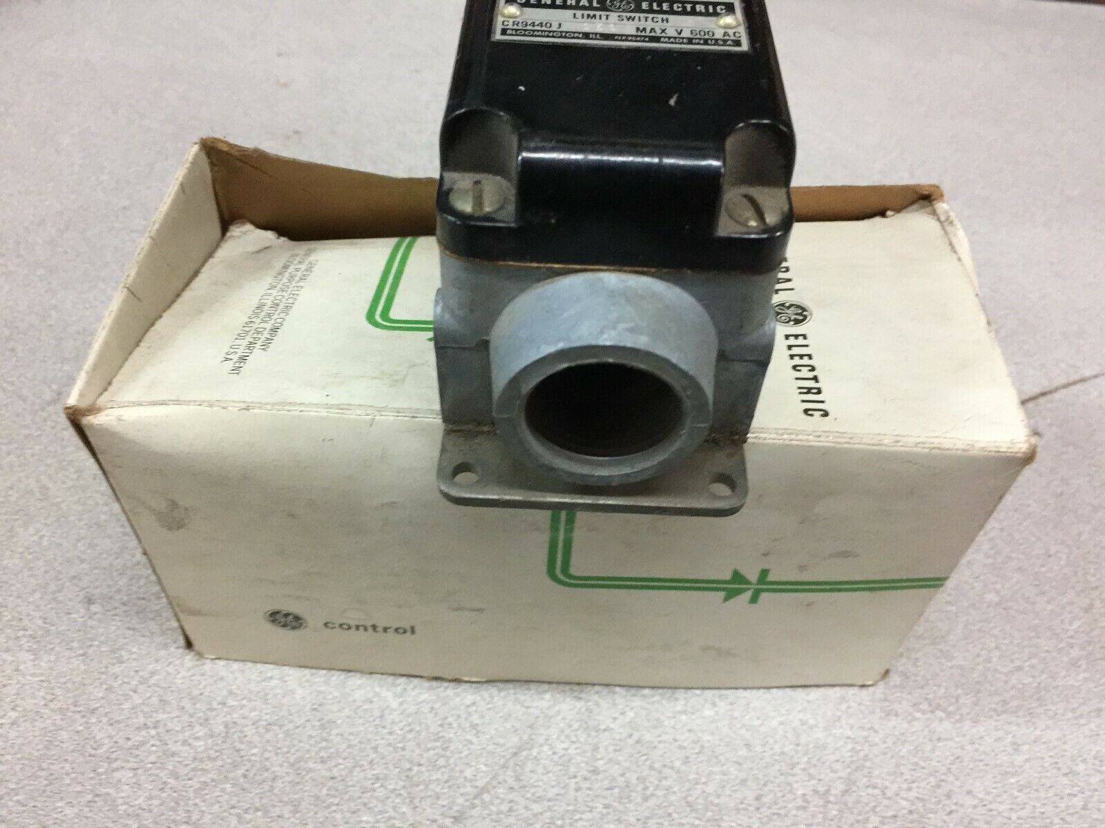 NEW IN BOX GE LIMIT SWITCH CR9440J1E1