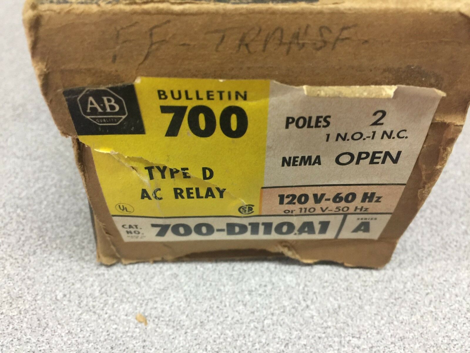 NEW IN BOX ALLEN BRADLEY TYPE D AC RELAY 2 POLES 700-D110A1