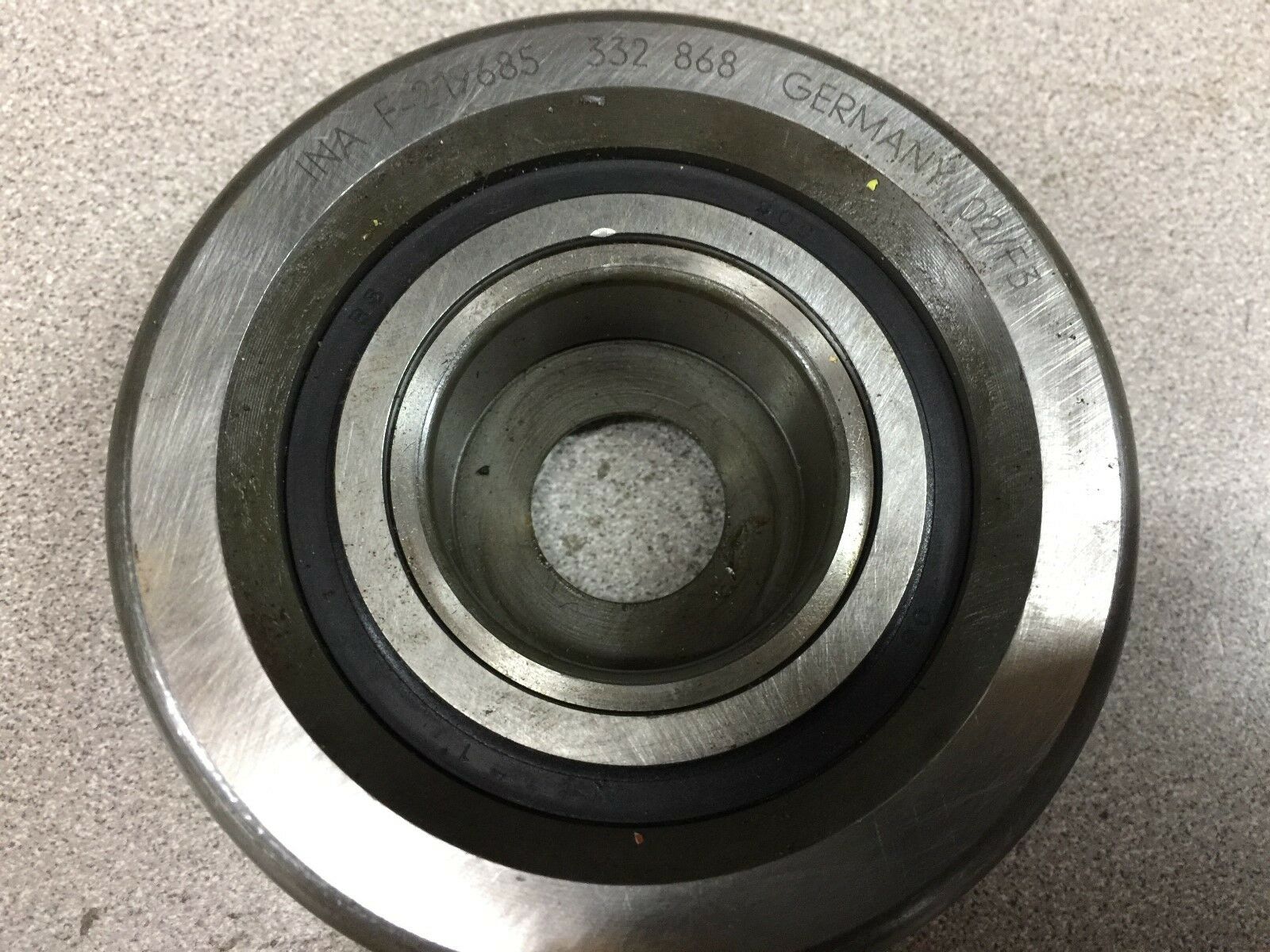 NEW NO BOX INA BEARING  F-219685 332 868