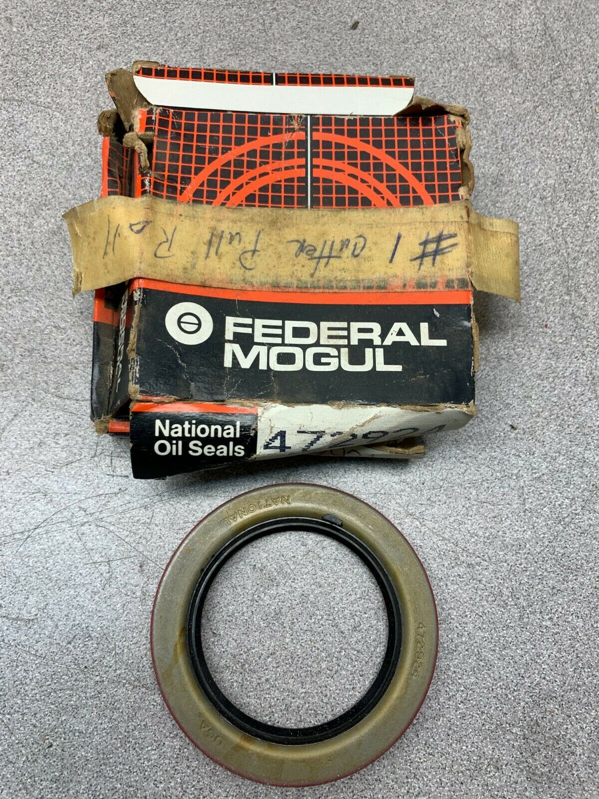 LOT OF 2 NEW IN BOX FEDERAL MOGUL OILSEAL 472924