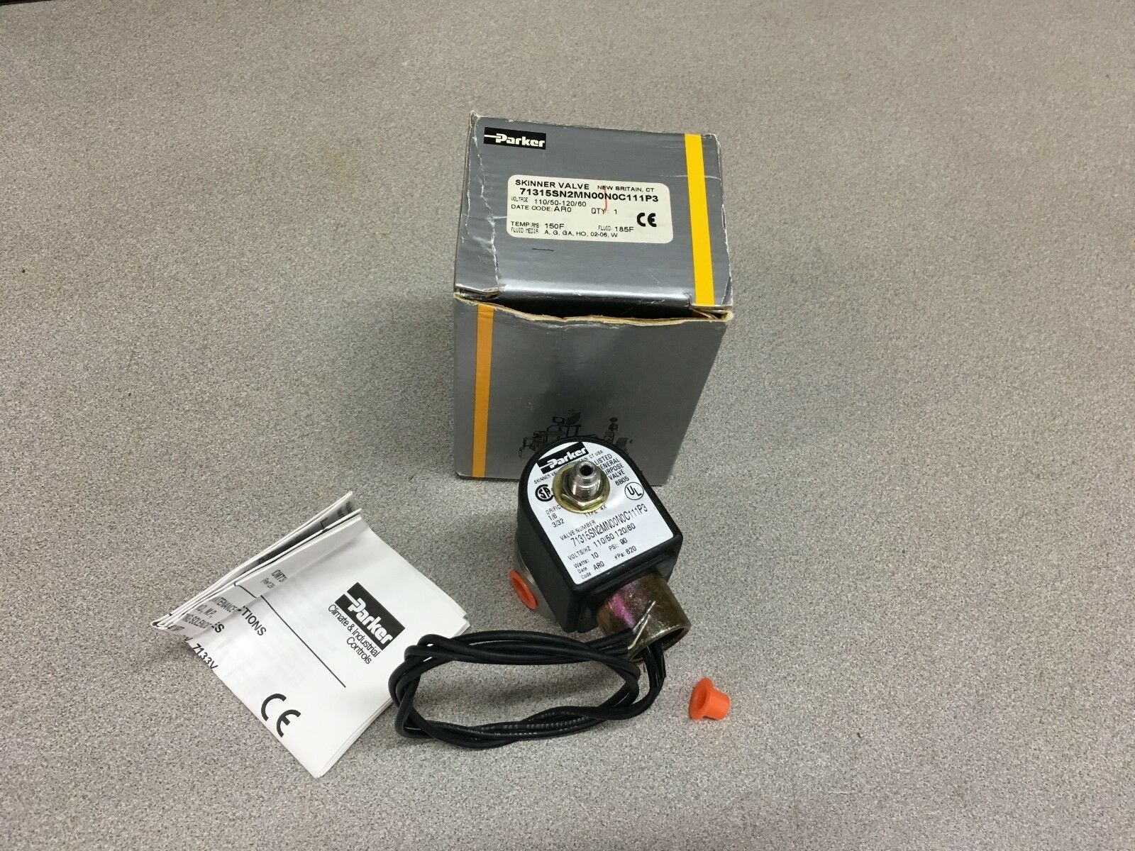 NEW IN BOX PARKER SKINNER SOLENOID VALVE 71315SN2MN00N0C111P3