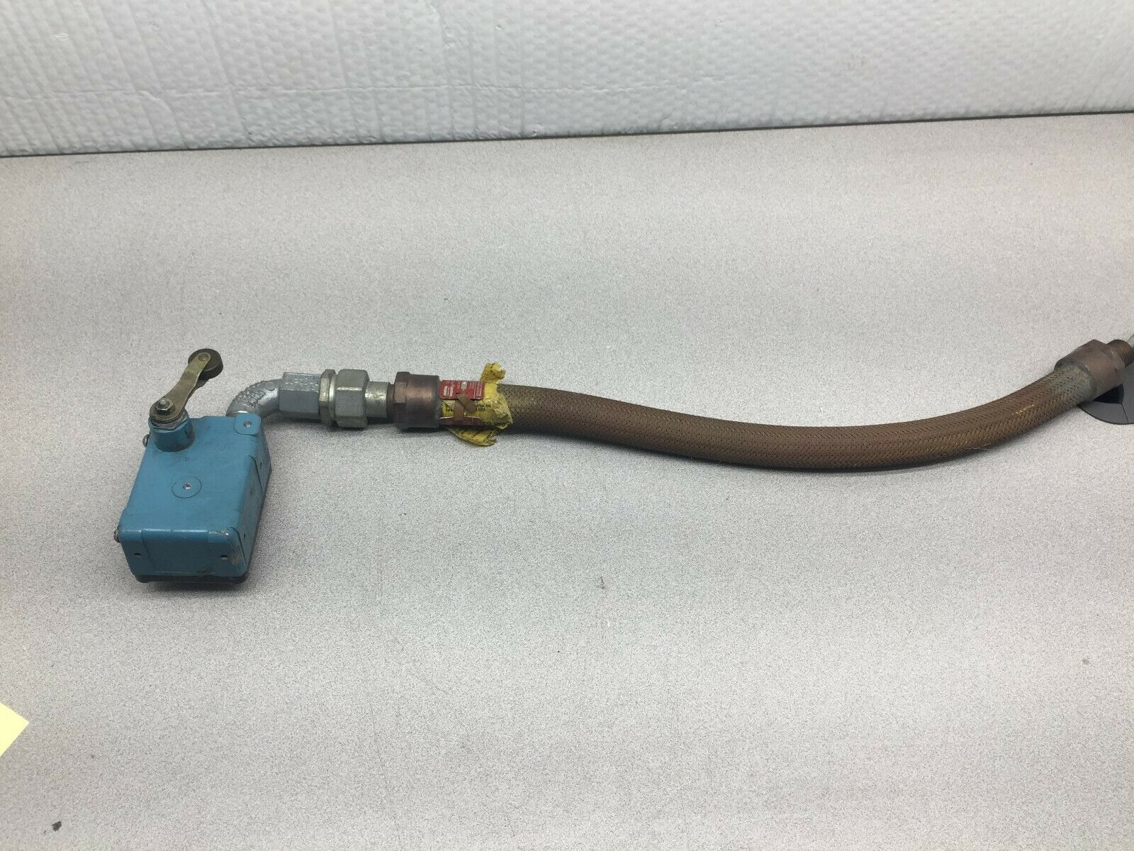 USED MICRO SWITCH EXPLOSION PROOF SWITCH WITH EXPLOSION PROOF FLEX CONDUIT EX-AR