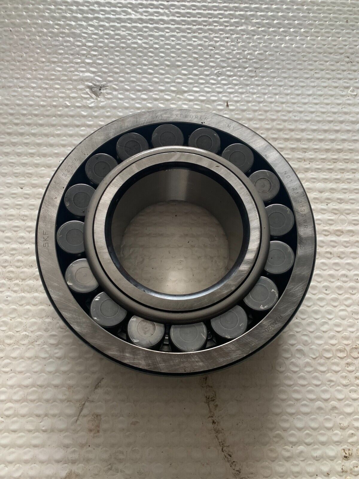 NEW NO BOX SKF 22318E ROLLER BEARING 22318 E