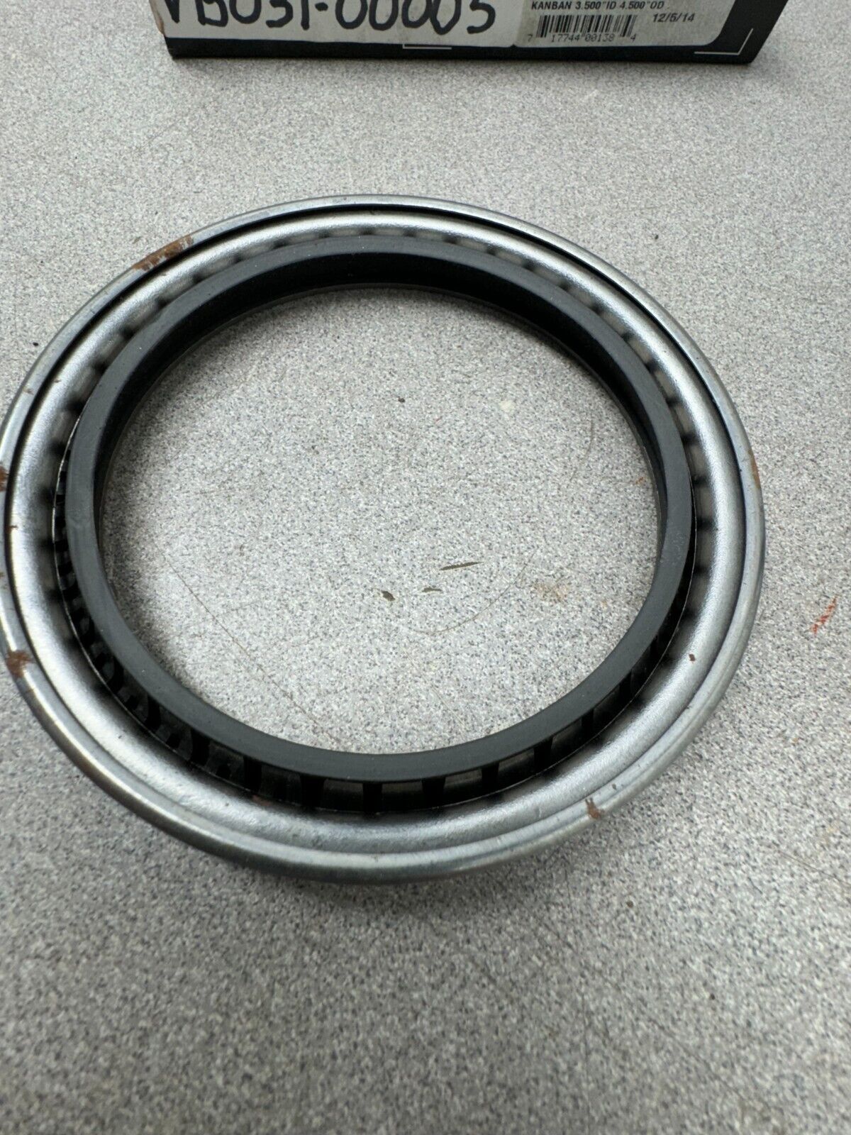 NEW IN BOX GARLOCK KLOZURE 53X2366 OIL SEAL 21086-2366