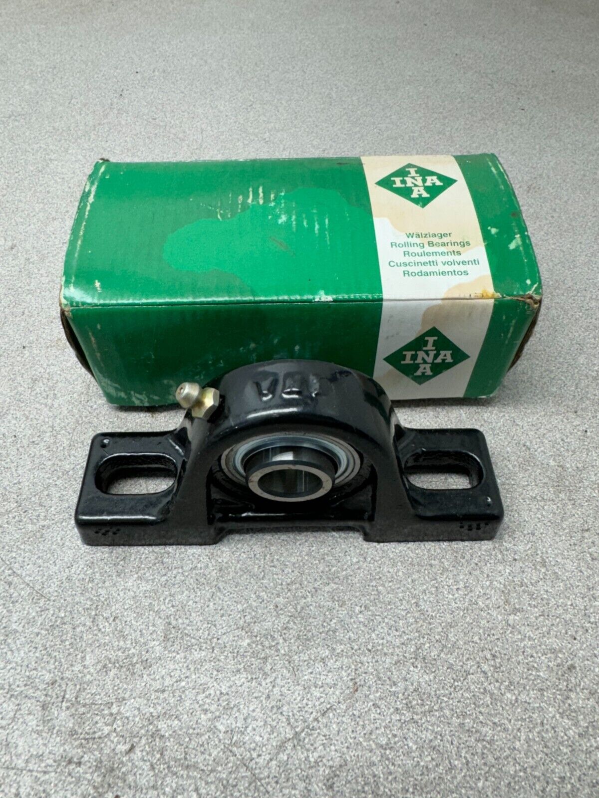 NEW IN BOX INA PILLOW BLOCK BEARING RASEY5/8-N-HLC