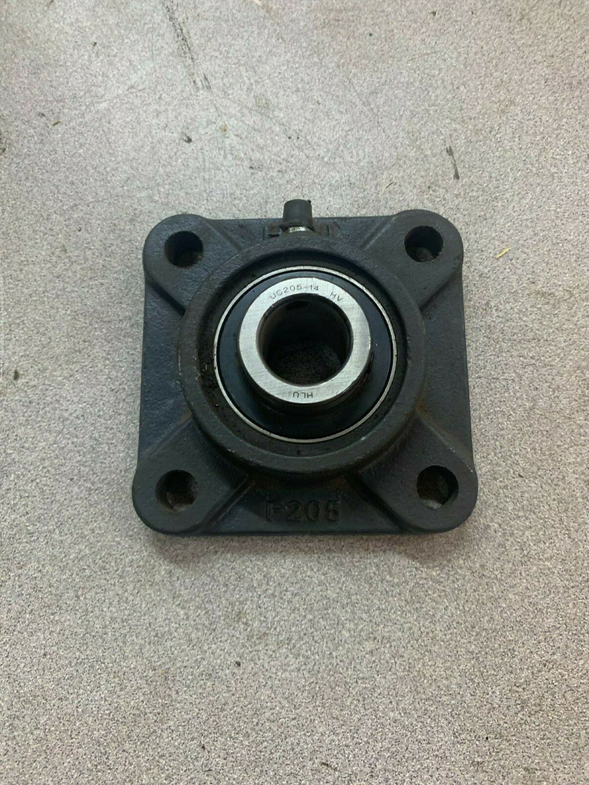 NEW NO BOX HLU F205 4-BOLT FLANGE BEARING 7/8" BORE UC205-14