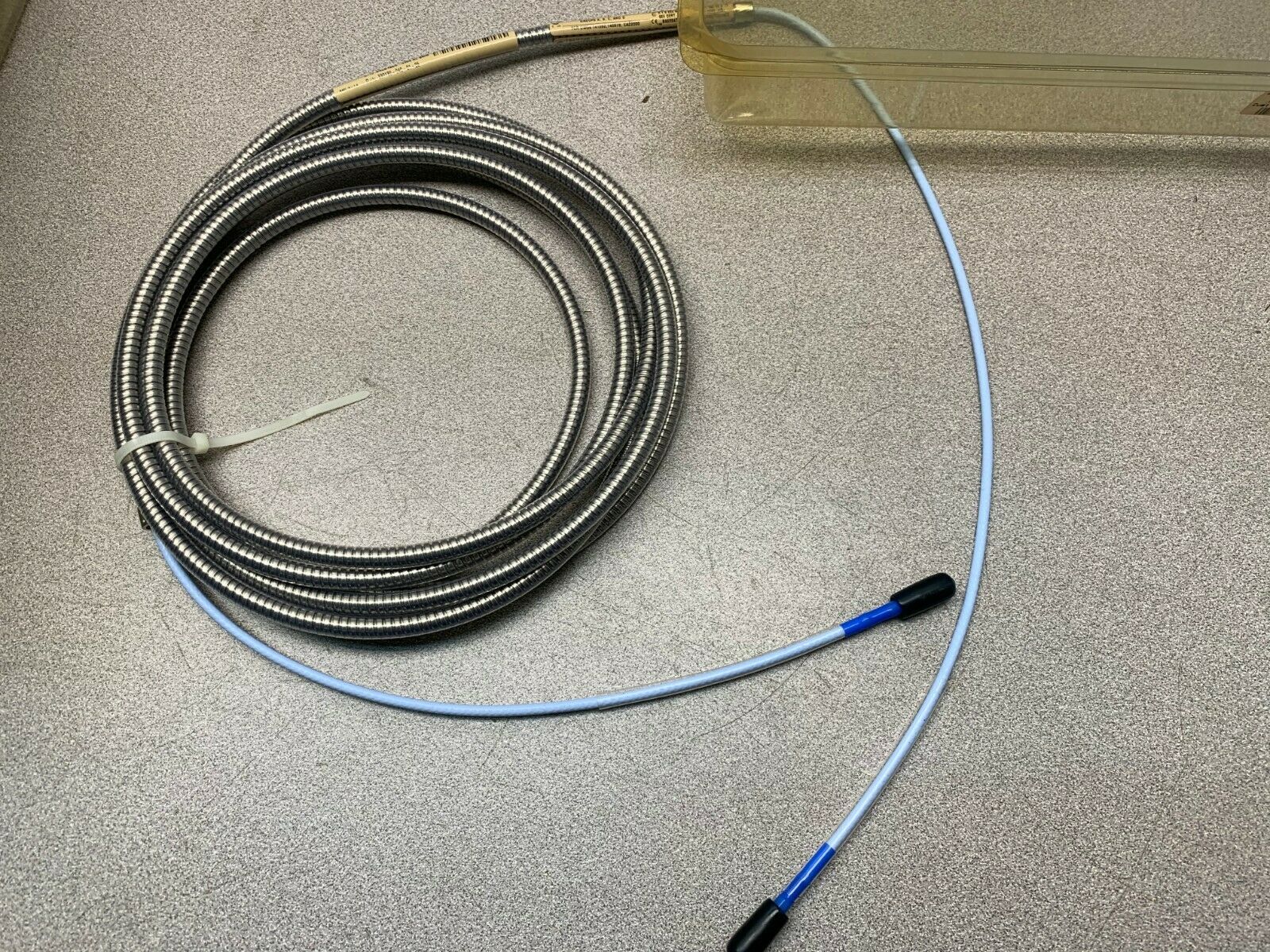 NEW BENTLY NEVADA 3300 XL 8MM PROXIMITY CABLE 330130-040-01-05