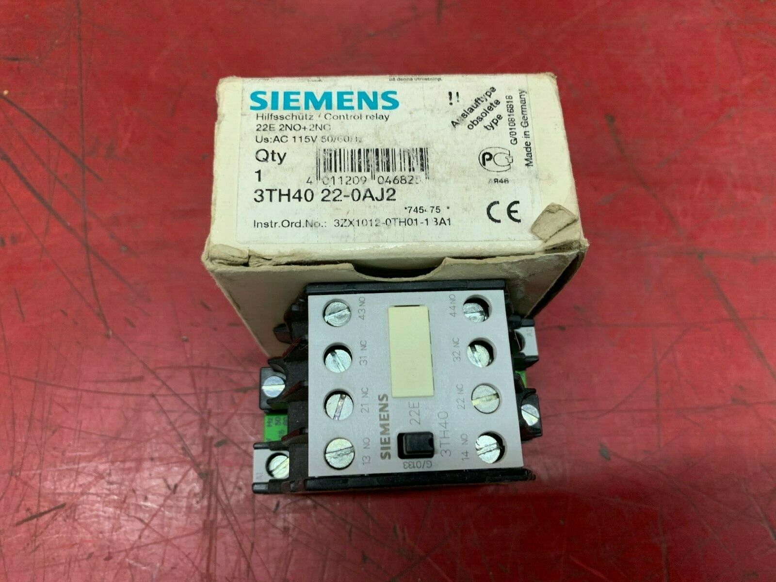 NEW IN BOX SIEMENS CONTROL RELAY 3TH40-22-0AJ2