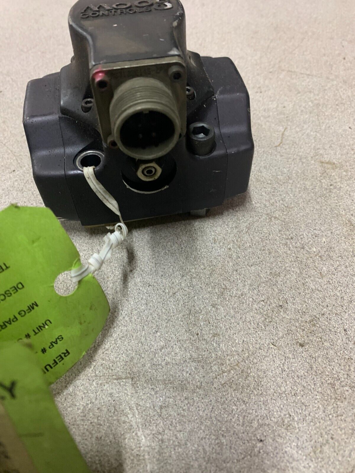 USED MOOG HYDRAULIC SERVO VALVE 760-381A