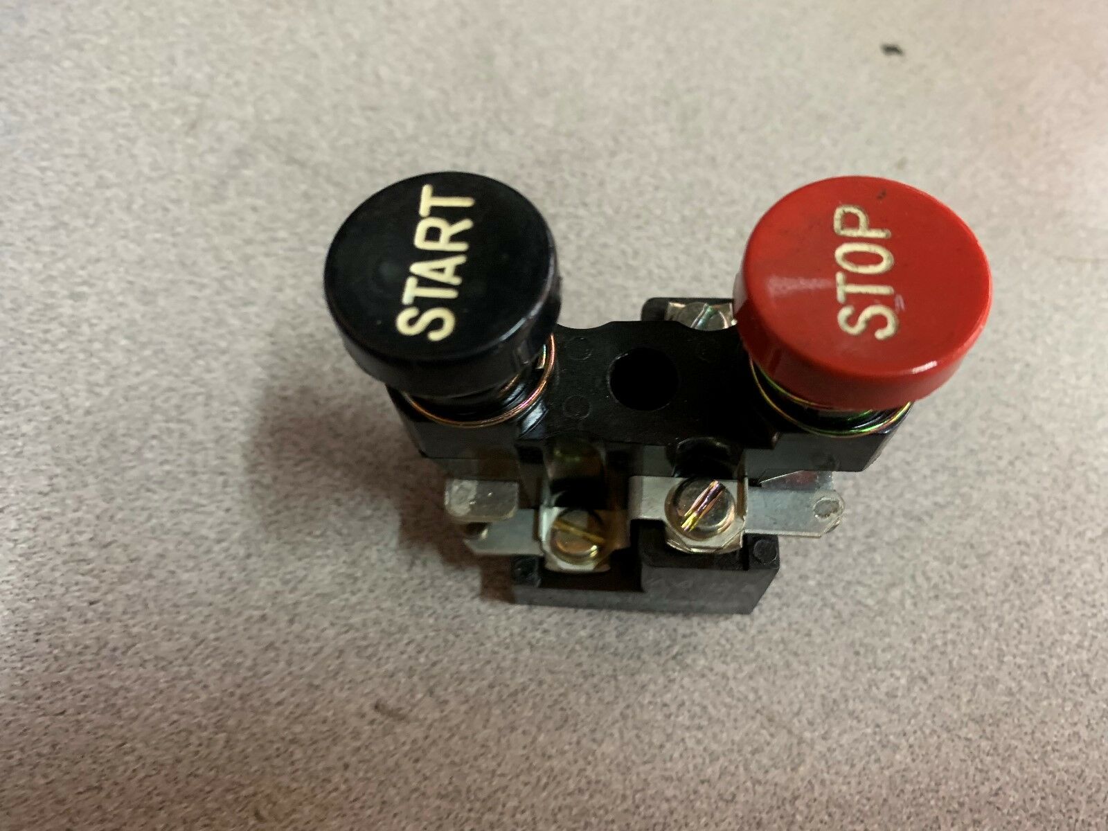 NEW NO BOX GE START/STOP PUSHBUTTON 365B112G003