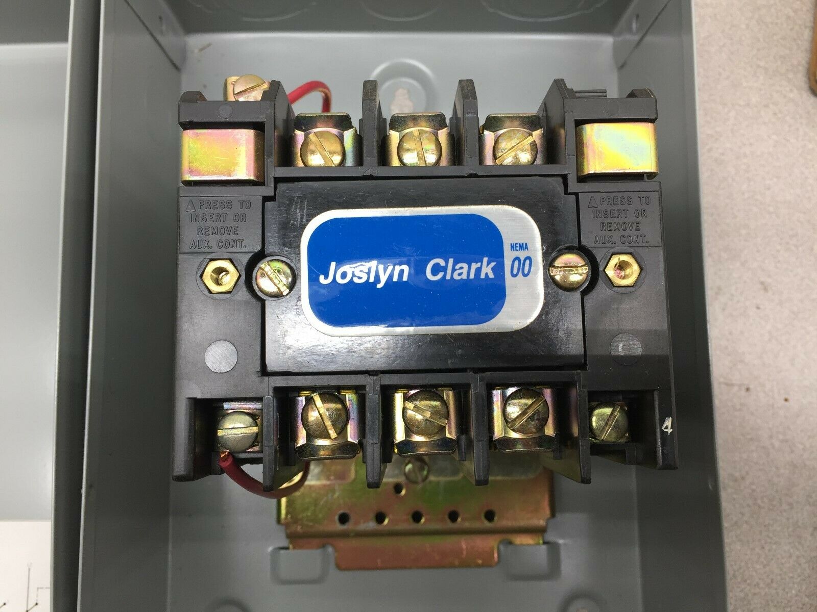 NEW IN BOX JOSLYN CLARK SIZE 00 3POLE 10AMP 5HP CONTACTOR IN NEMA 1 ENCLOSURE T7