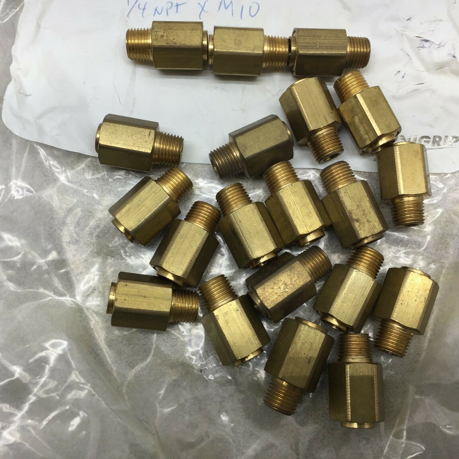 NEW NO BOX (LOT OF 20) 1/4NPT X M10 PUSHLOCK FITTINGS 83054