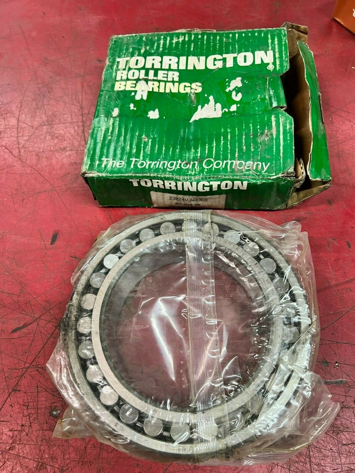 NEW IN BOX TORRINGTON CYLINDRICAL BEARING 23024VJW33C3