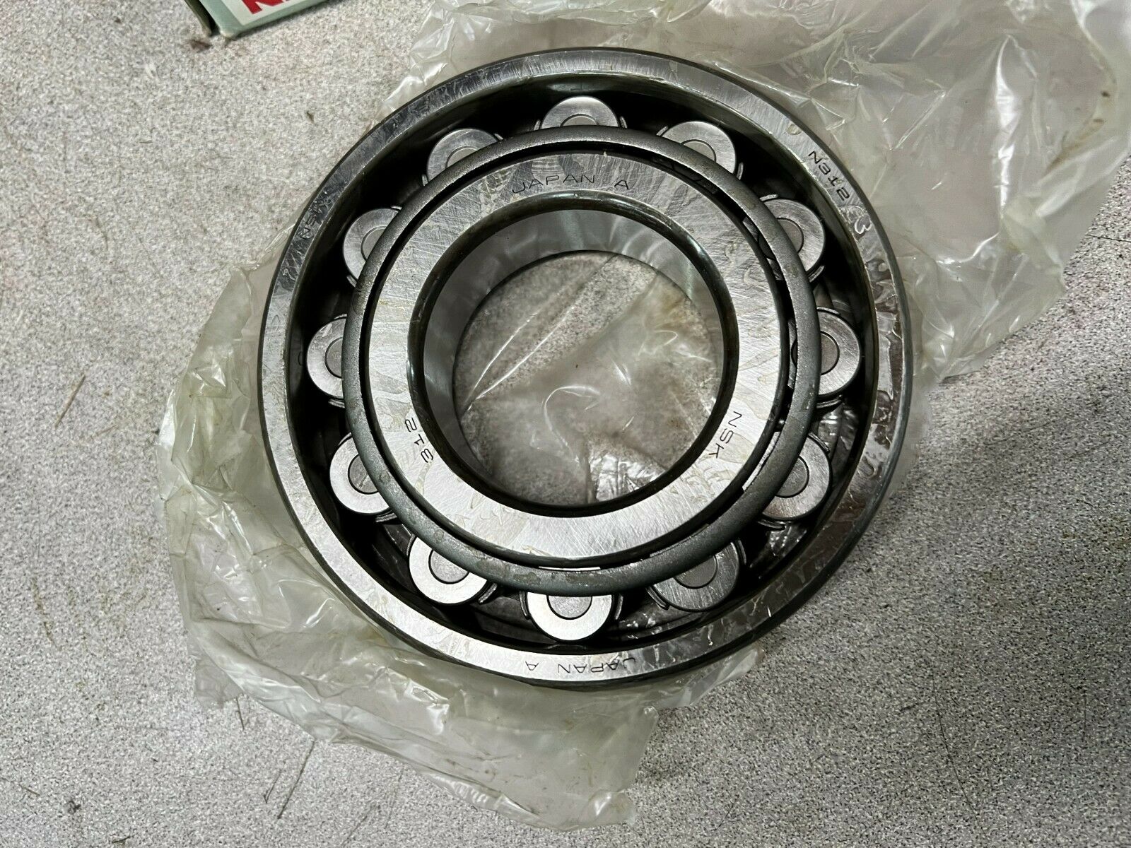 NEW IN BOX NSK N312 CYLINDRICAL ROLLER BEARING N312WC3