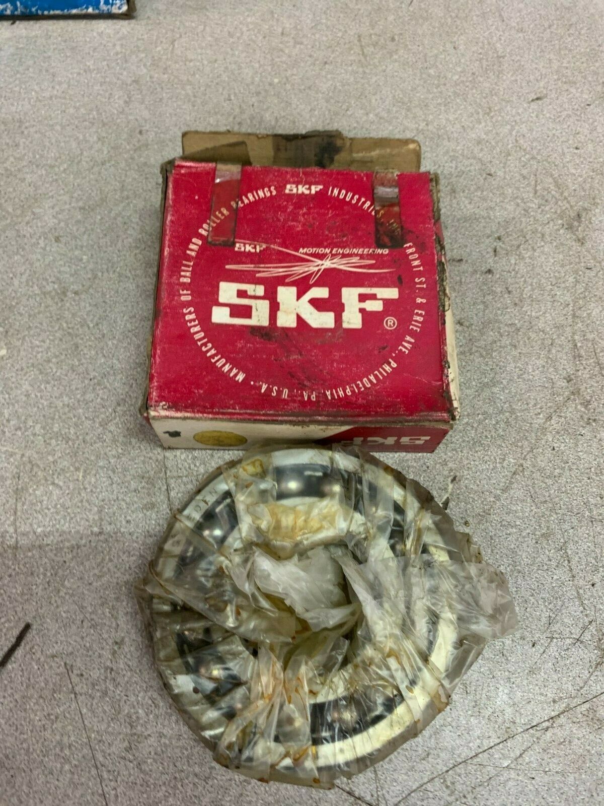 NEW IN BOX SKF ROLLER BEARING 1309 J