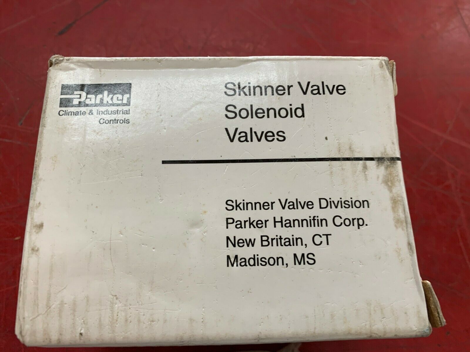 NEW IN BOX PARKER SOLENOID VALVE 7131TVKDNV00N0C16CP3