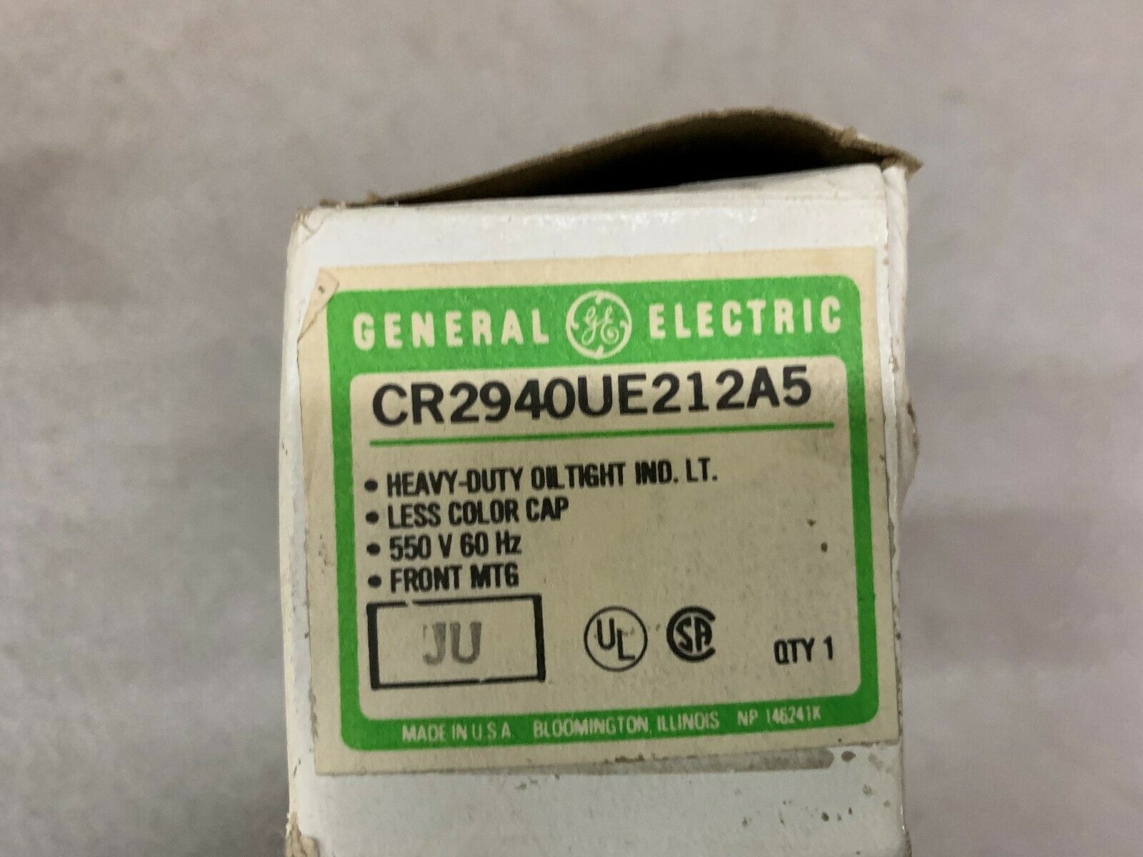 NEW IN BOX GE OILTIGHT IND. LT. CR2940UE212A5