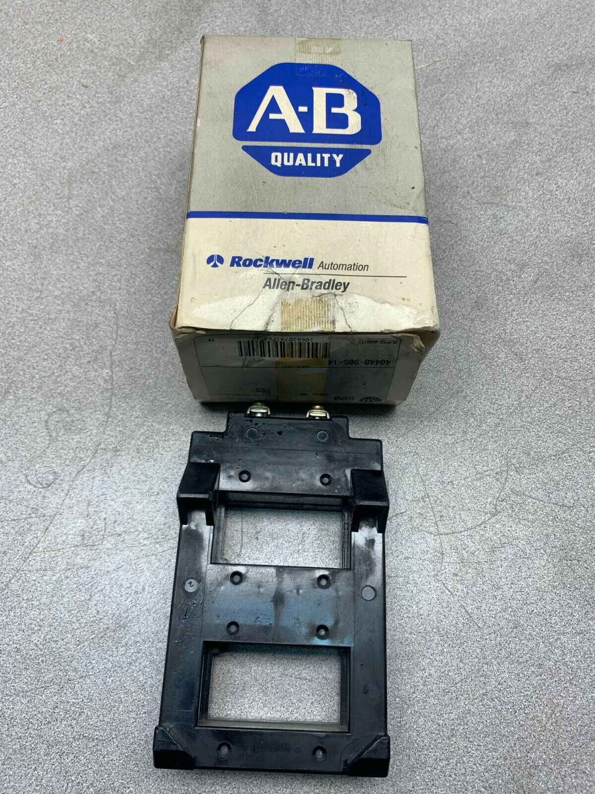 NEW IN BOX ALLEN BRADLEY SIZE 4 COIL 40440-905-14