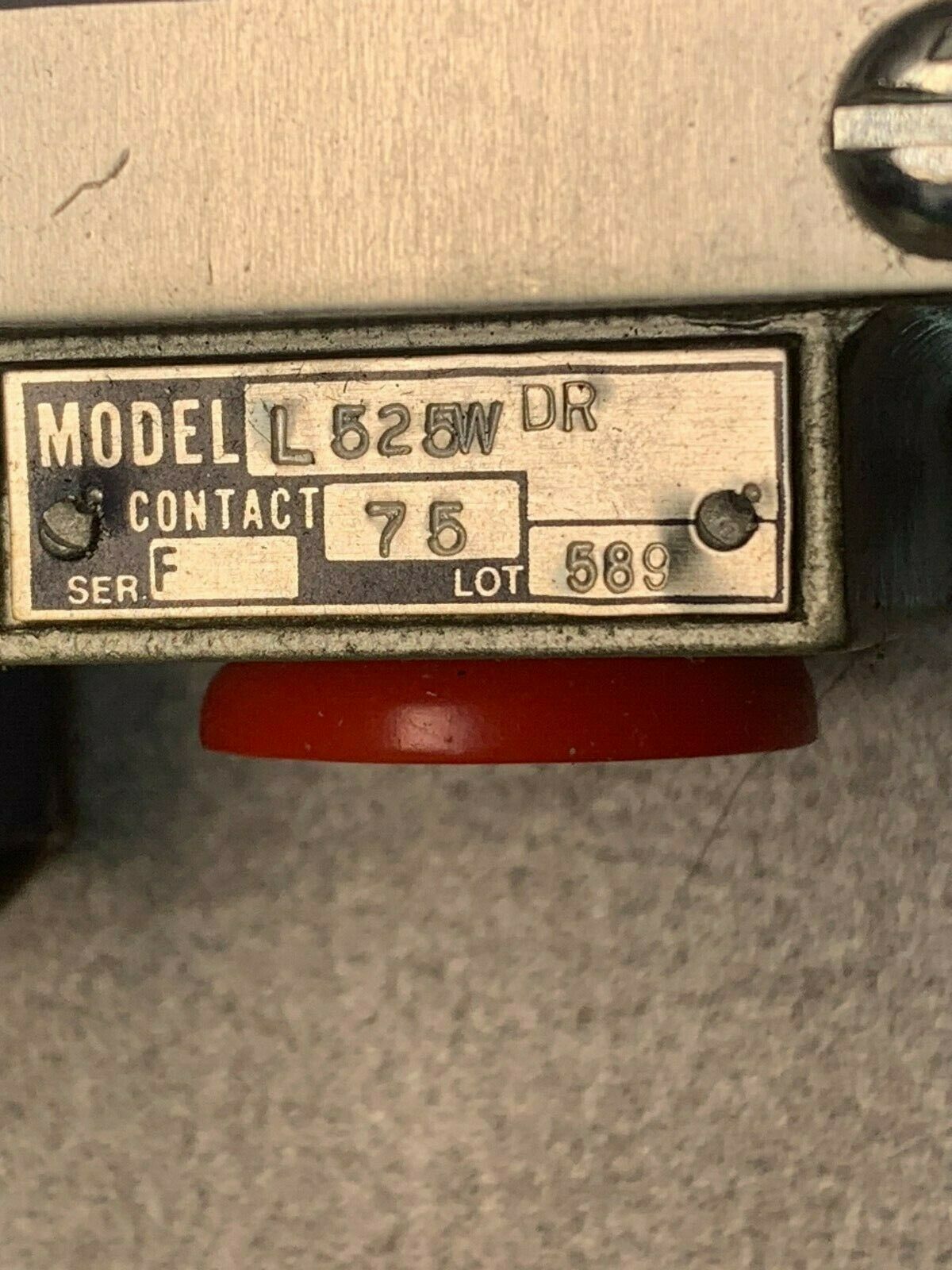 NEW IN BOX TELEMECANIQUE LIMIT SWITCH L525WDR