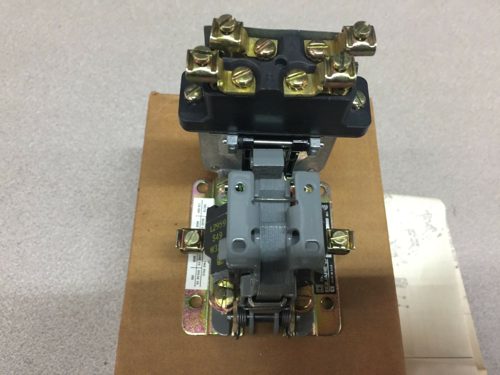 NEW IN BOX SQUARE D 120VAC PNEUMATIC TIMING RELAY A010EV02