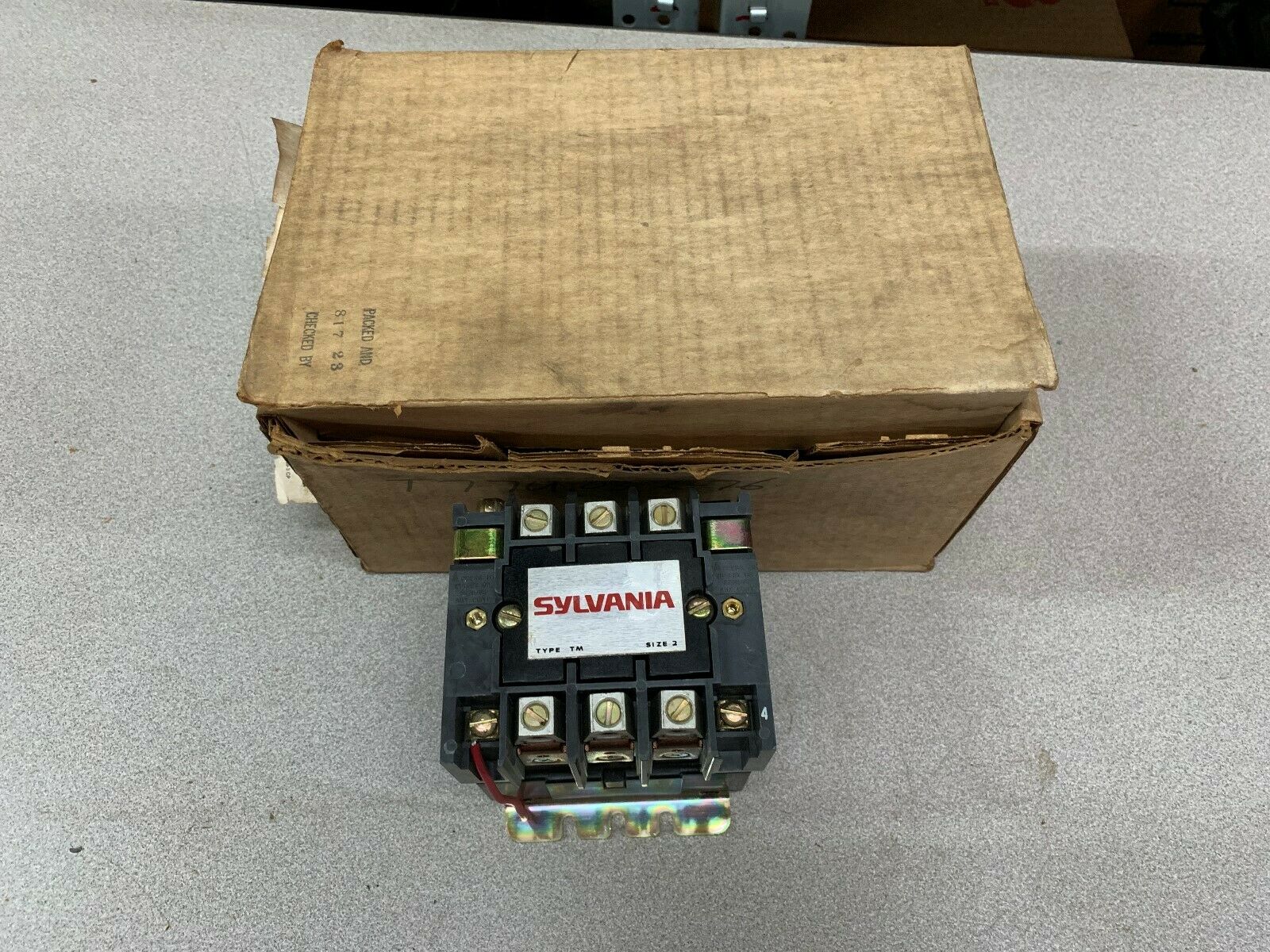 NEW IN BOX SYLVANIA CONTACTOR T77U032-76