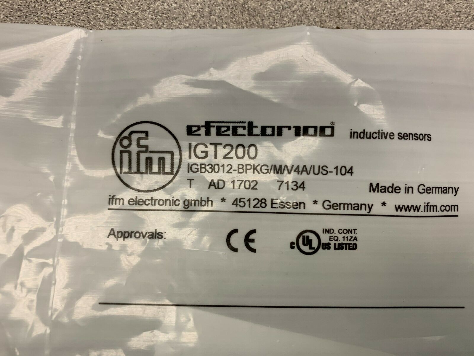 NEW IN PACKAGE IFM SENSOR IGB3012-BPKG/M/V4A/US-104