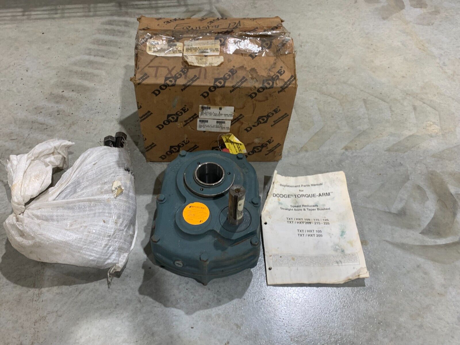 NEW IN BOX DODGE 242082 TORQUE-ARM SPEED REDUCER 14.1:1 RATIO TXT215T