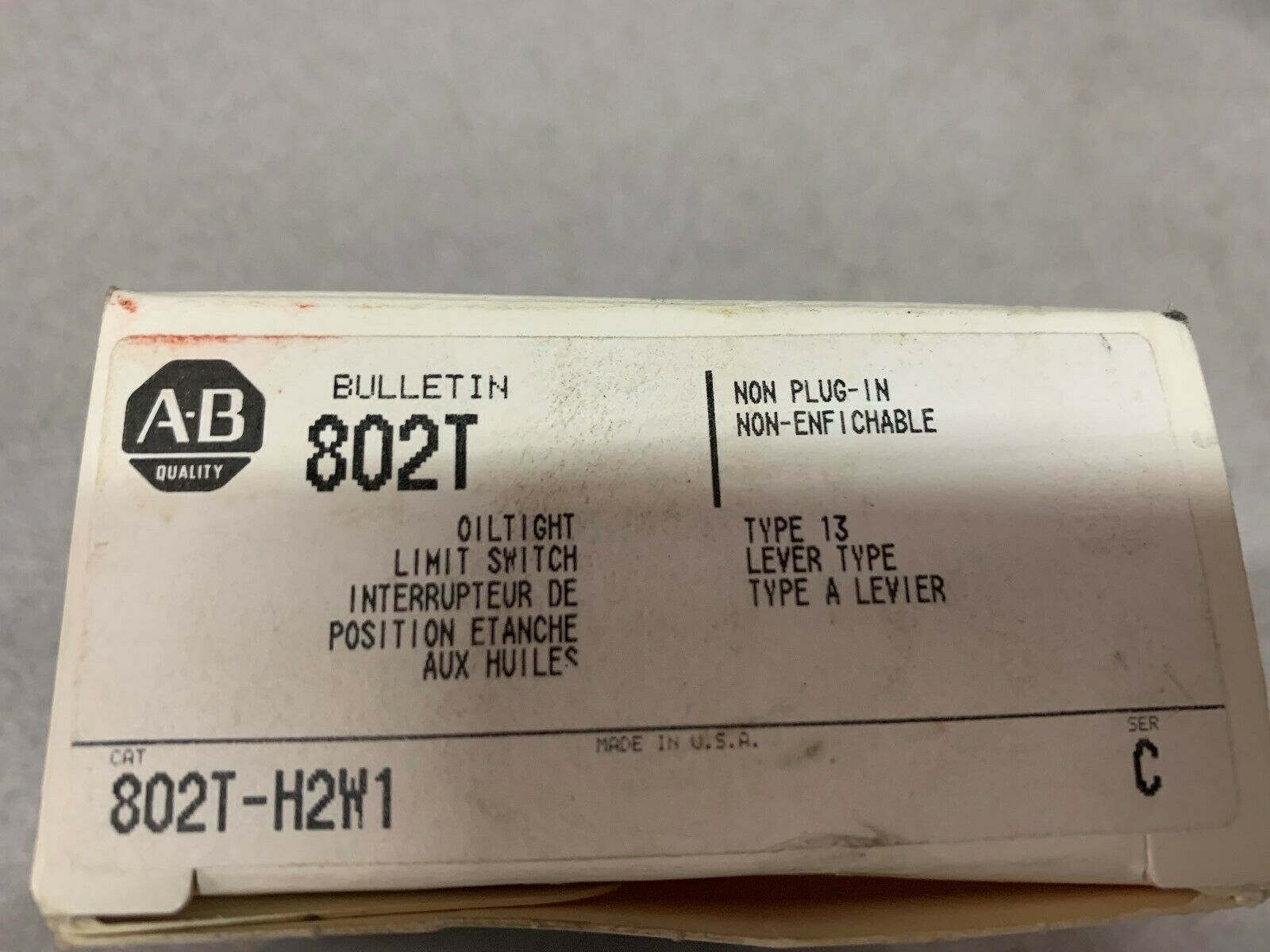 NEW IN BOX ALLEN BRADLEY SWITCH 802T-H2W1