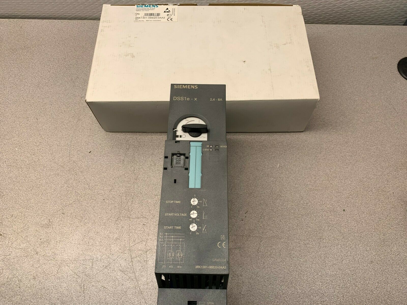 NEW IN BOX SIEMENS MOTOR STARTER 3RK1301-0BB20-0AA2