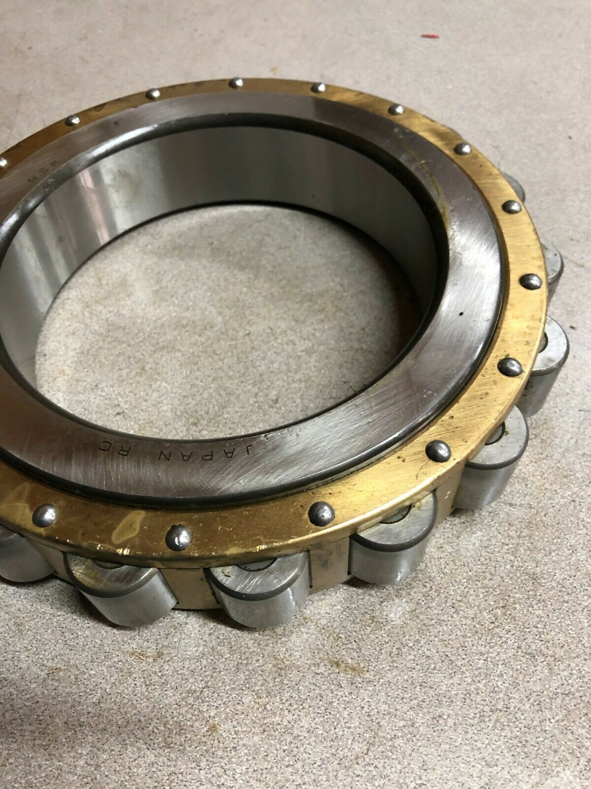 NEW NO BOX NSK CYLINDRICAL ROLLER BEARING 230