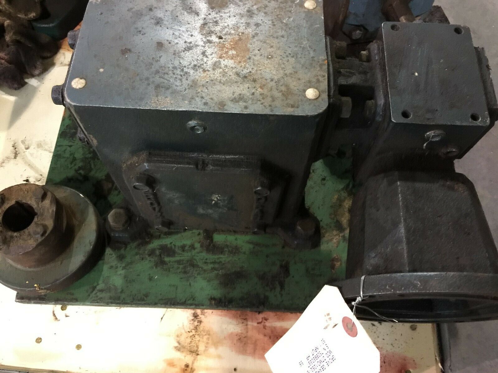 USED GROVE 150:1 RATIO ANGLED GEAR BOX DTMQ1262-5