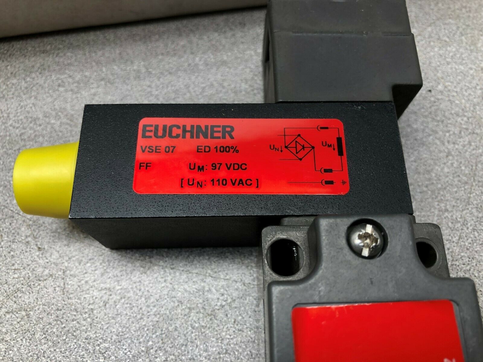 NEW IN BOX EUHNER SAFETY SWITCH NZ1VZ-528E3VSE07L060-M