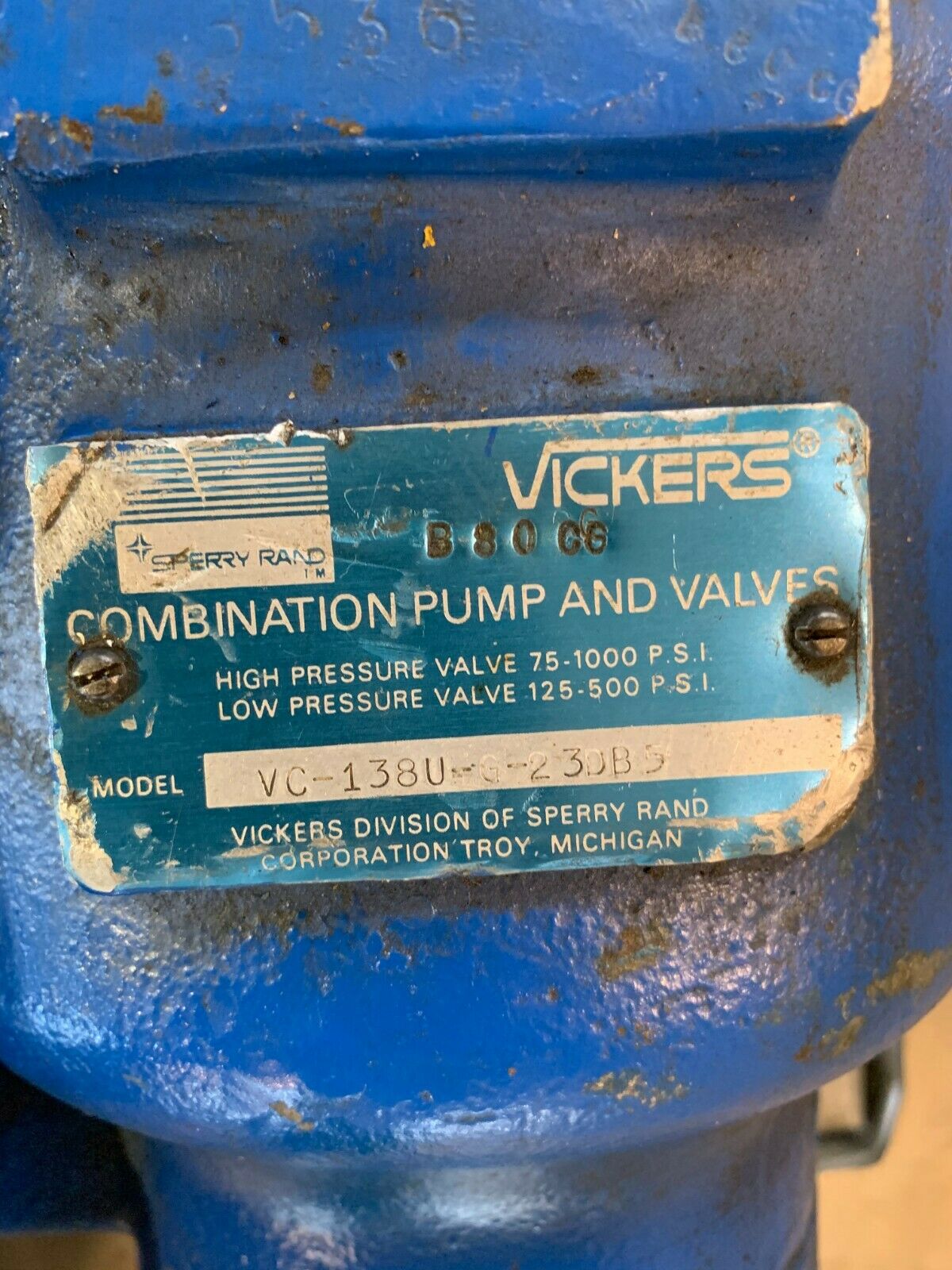 NEW VICKERS SPERRY COMBINATION PUMP AND VALVE VC-138U-G-23DB5