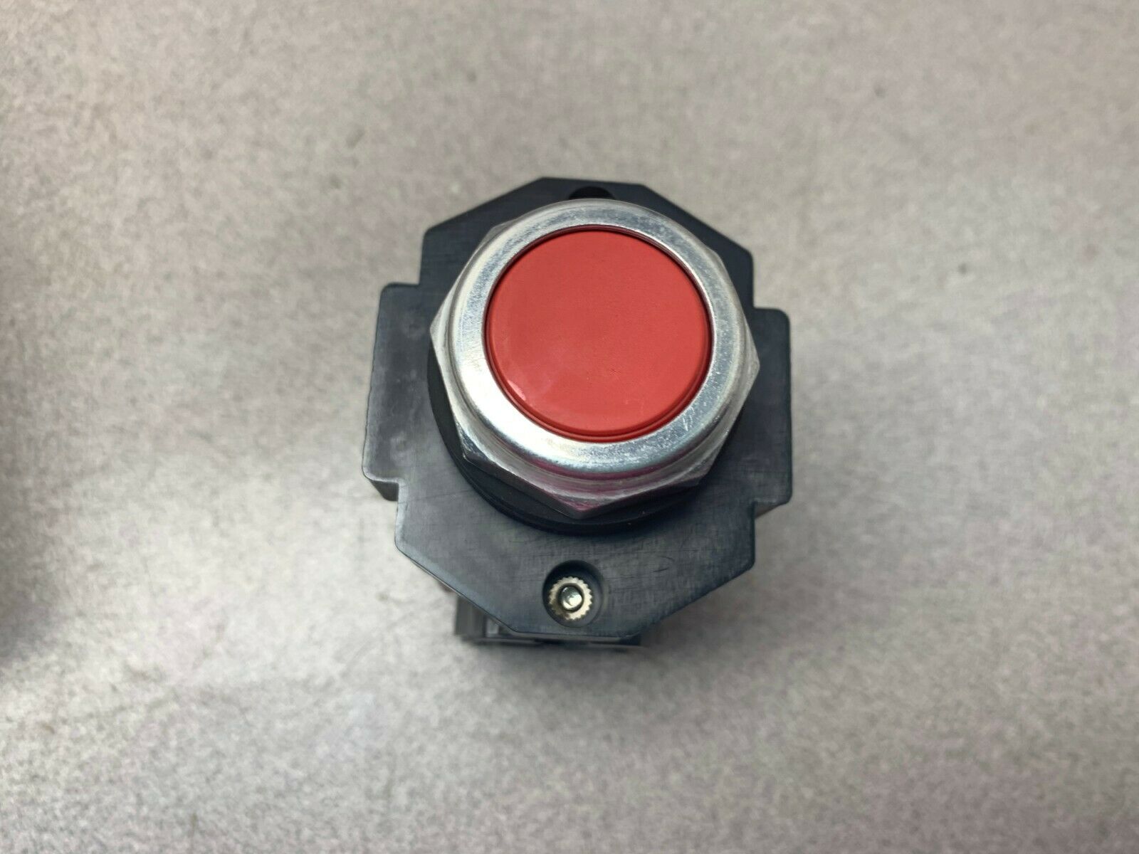 NEW IN BOX C3 CONTROLS RED PUSHBUTTON HPBO-AFCRD-MLRNC