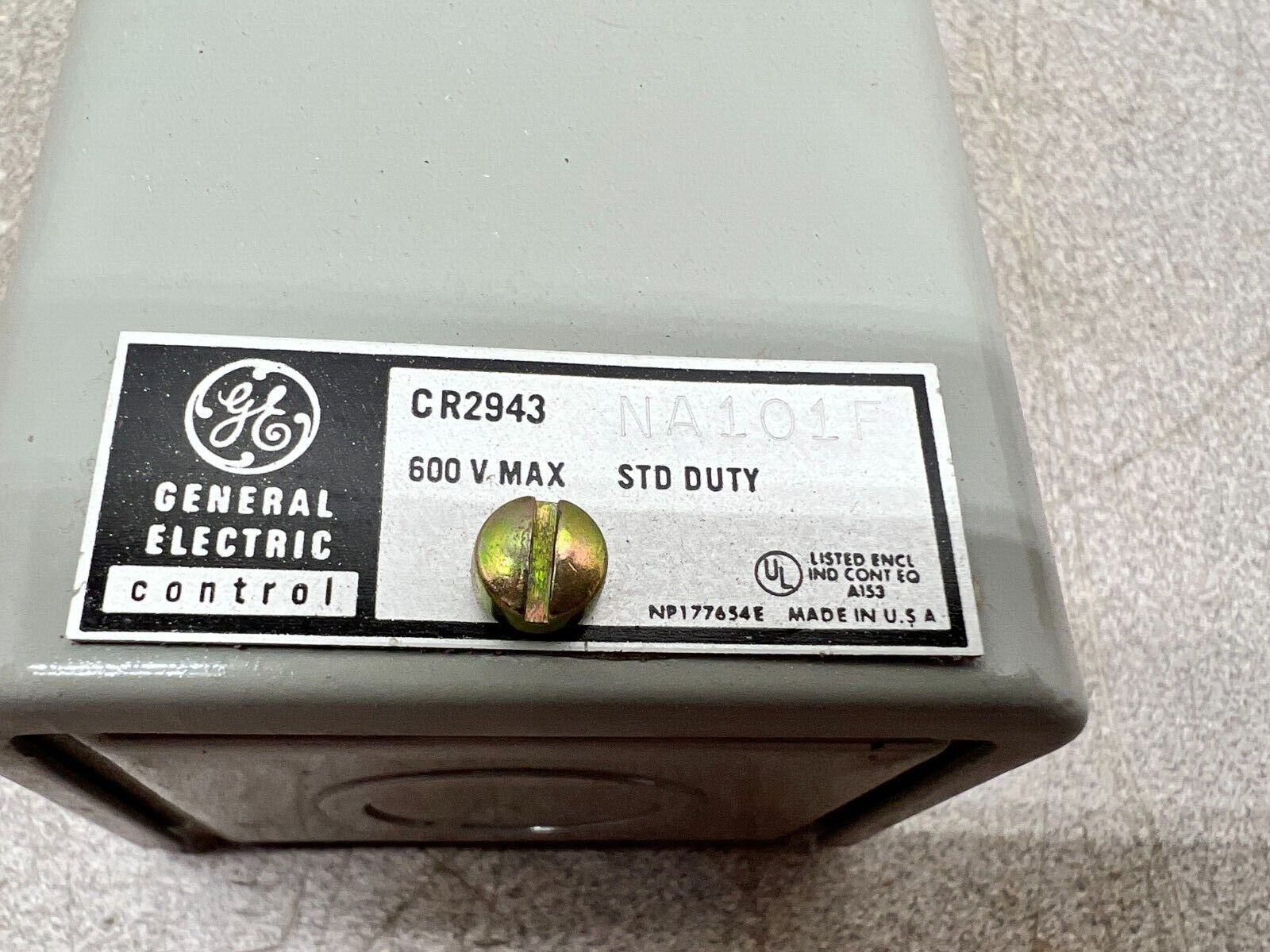 NEW IN BOX GE PUSHBUTTON STATION CR2943NA101F