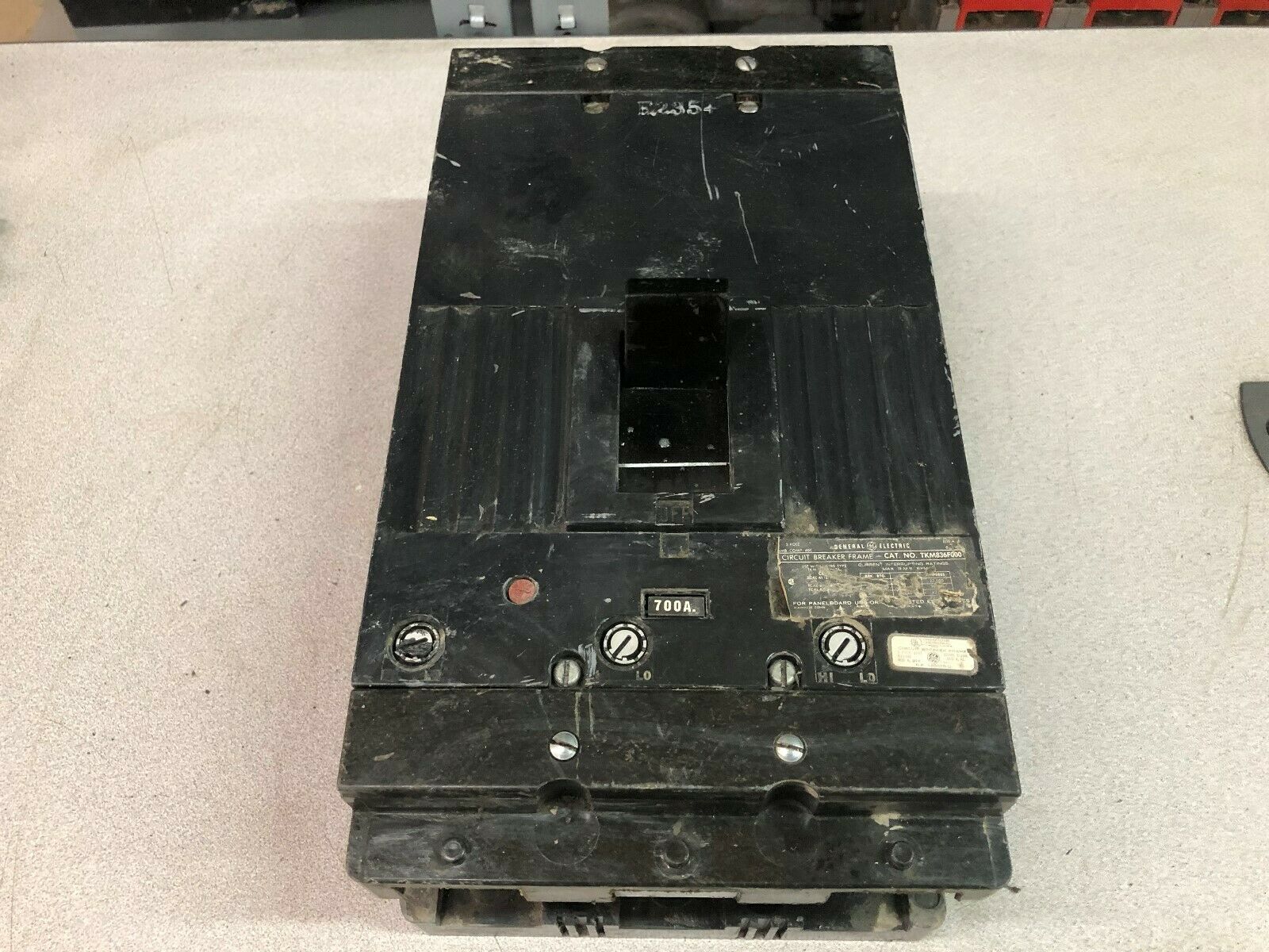 USED GE 700 AMP 3 POLE 600 VAC BREAKER TKM836F000