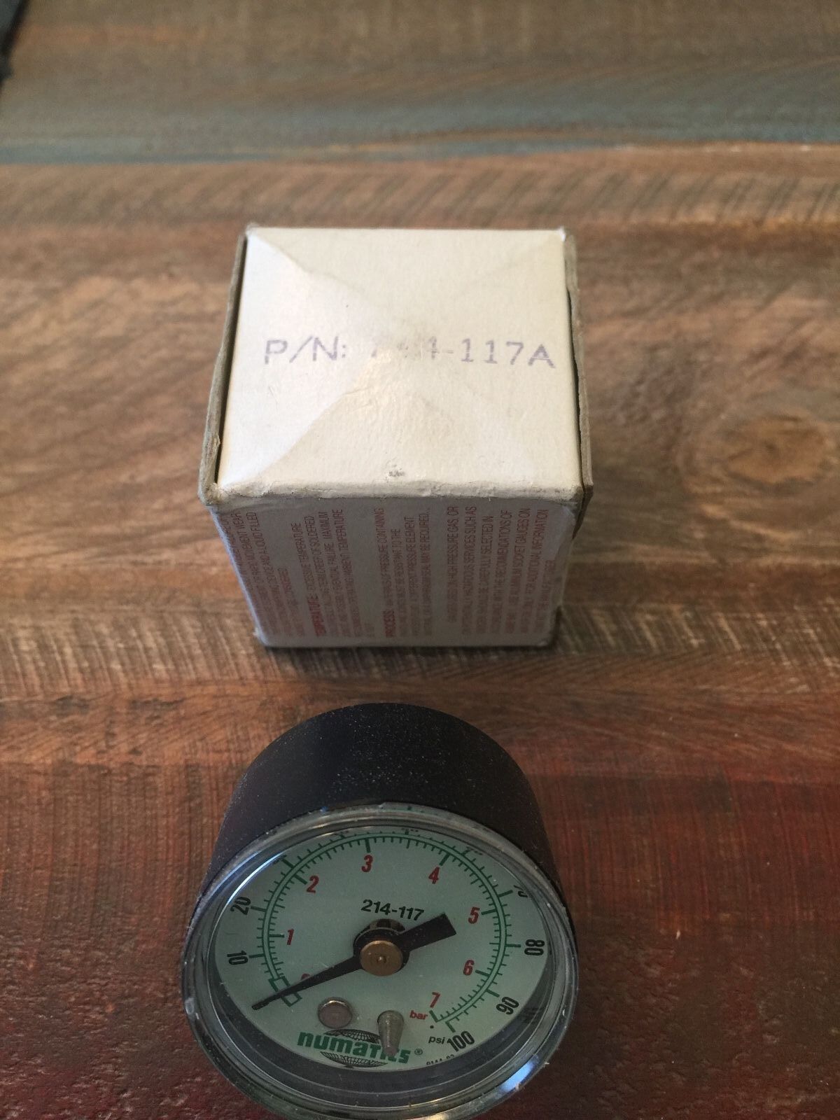 NEW IN BOX NUMATICS PRESSURE GAGE 214-117A