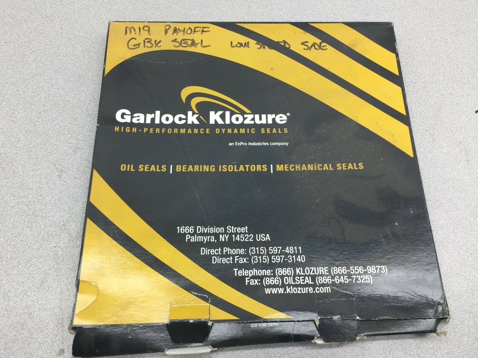 NEW IN BOX GARLOCK KLOZURE OIL SEAL 25003-4012