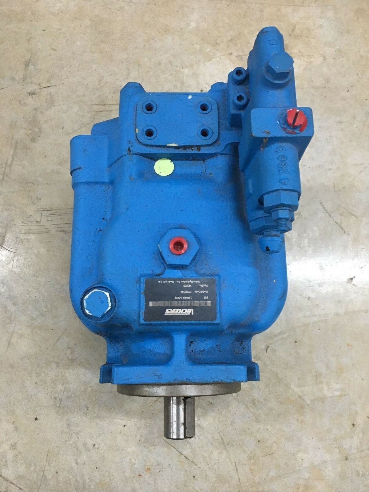 NEW NO BOX VICKERS 323050 HYDRAULIC PUMP PVH074R