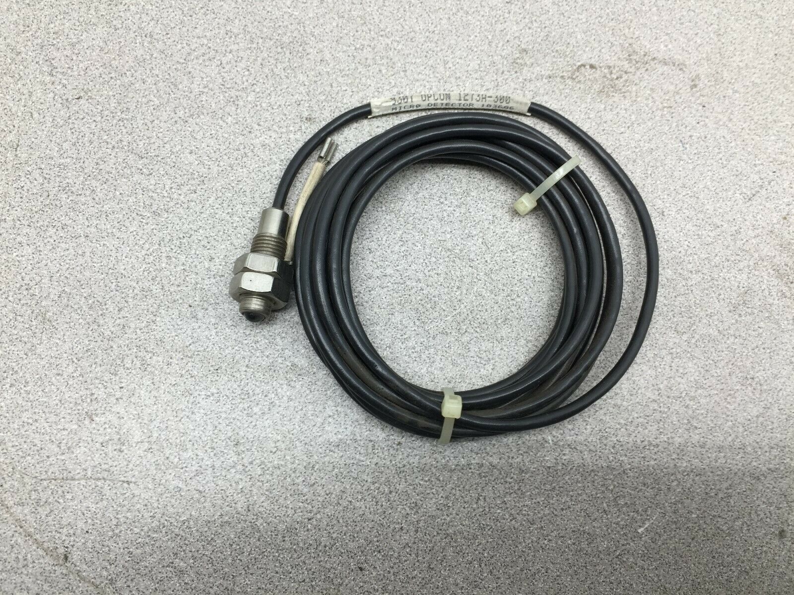 USED CUTTLER HAMMER PHOTOELECTRIC SENSOR 1273A-100