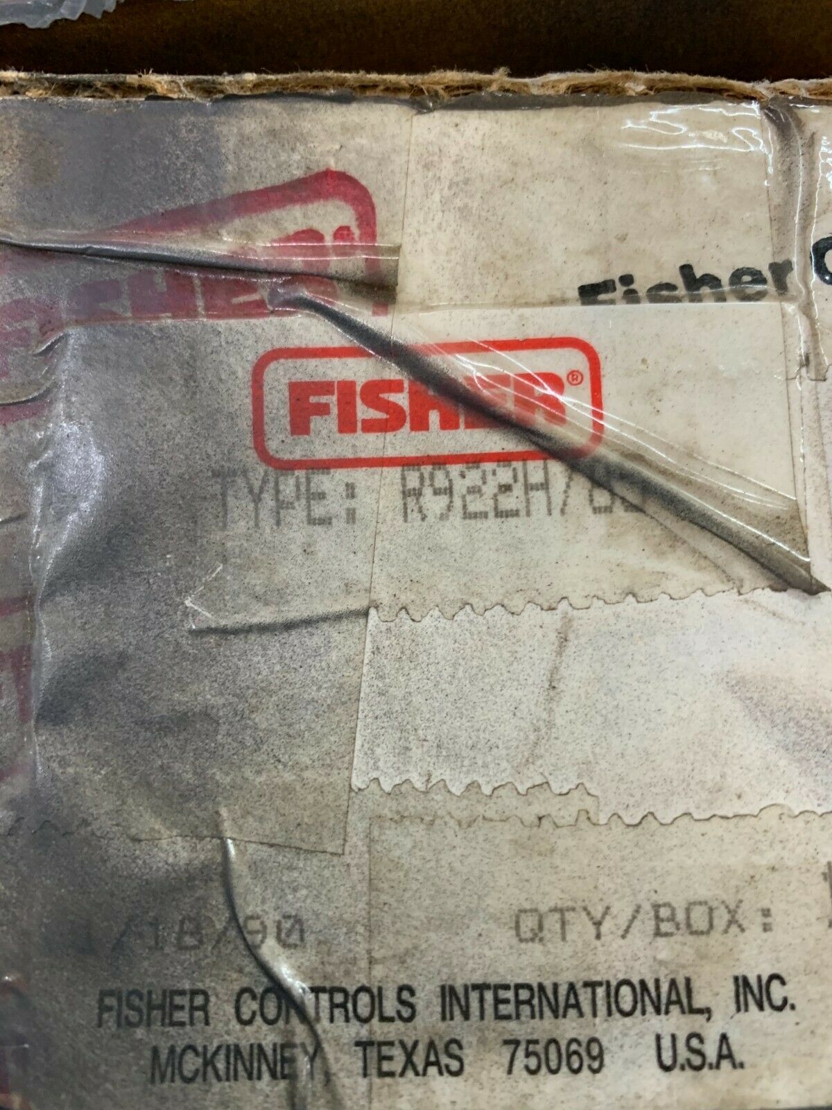 NEW IN BOX FISHER REGULATOR R922H/85