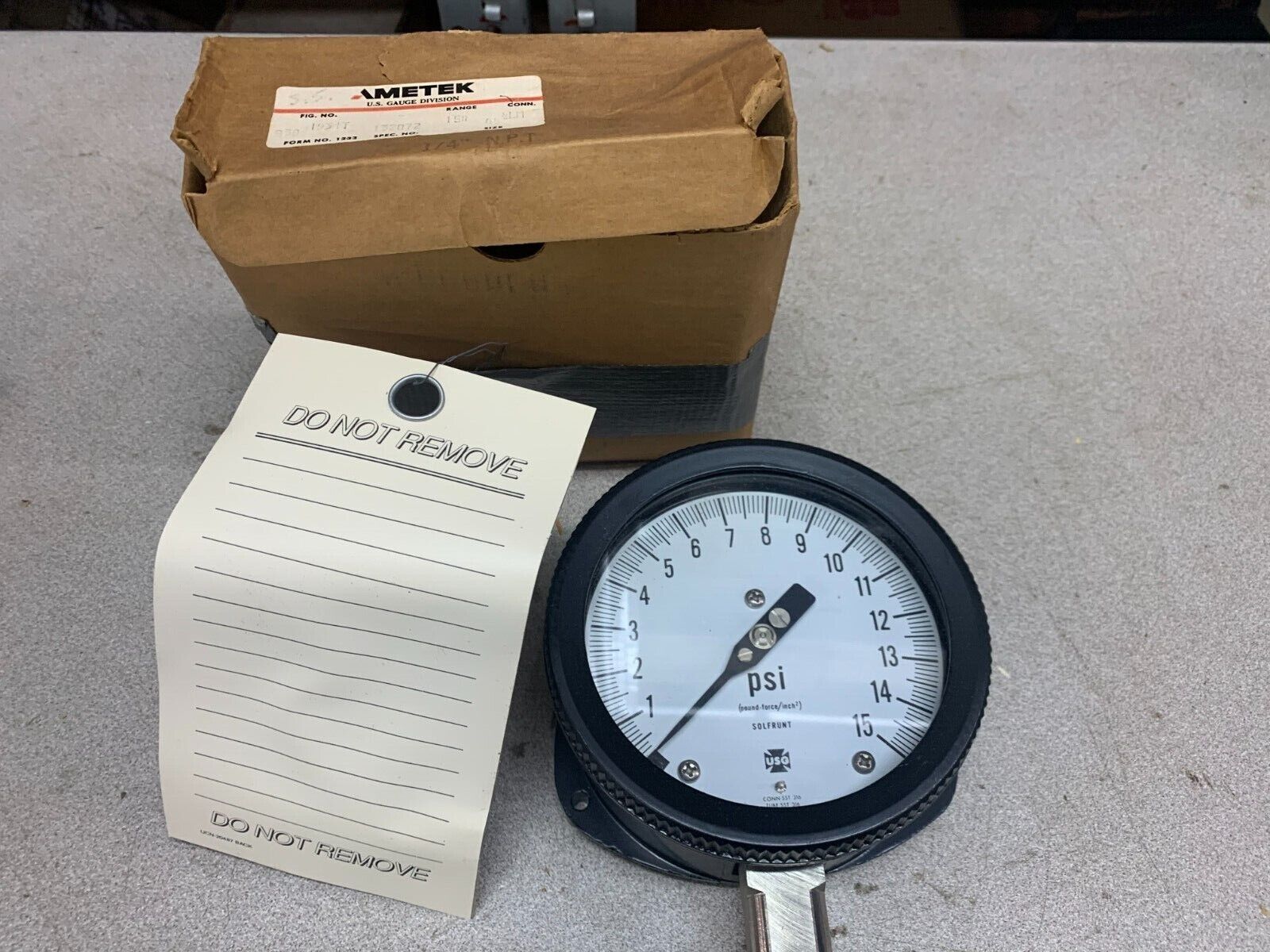 NEW IN BOX AMETEK PRESSURE GAUGE 1931T 132072 RANGE 15# 4-1/2" CONN. 1/2"LM