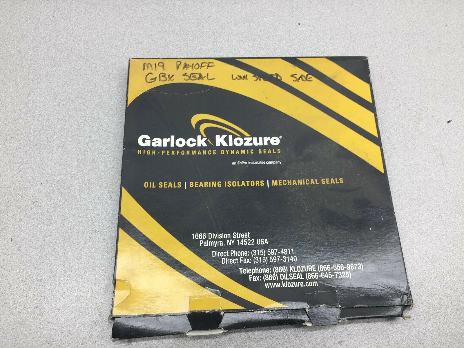 NEW IN BOX GARLOCK KLOZURE OIL SEAL 25003-4012