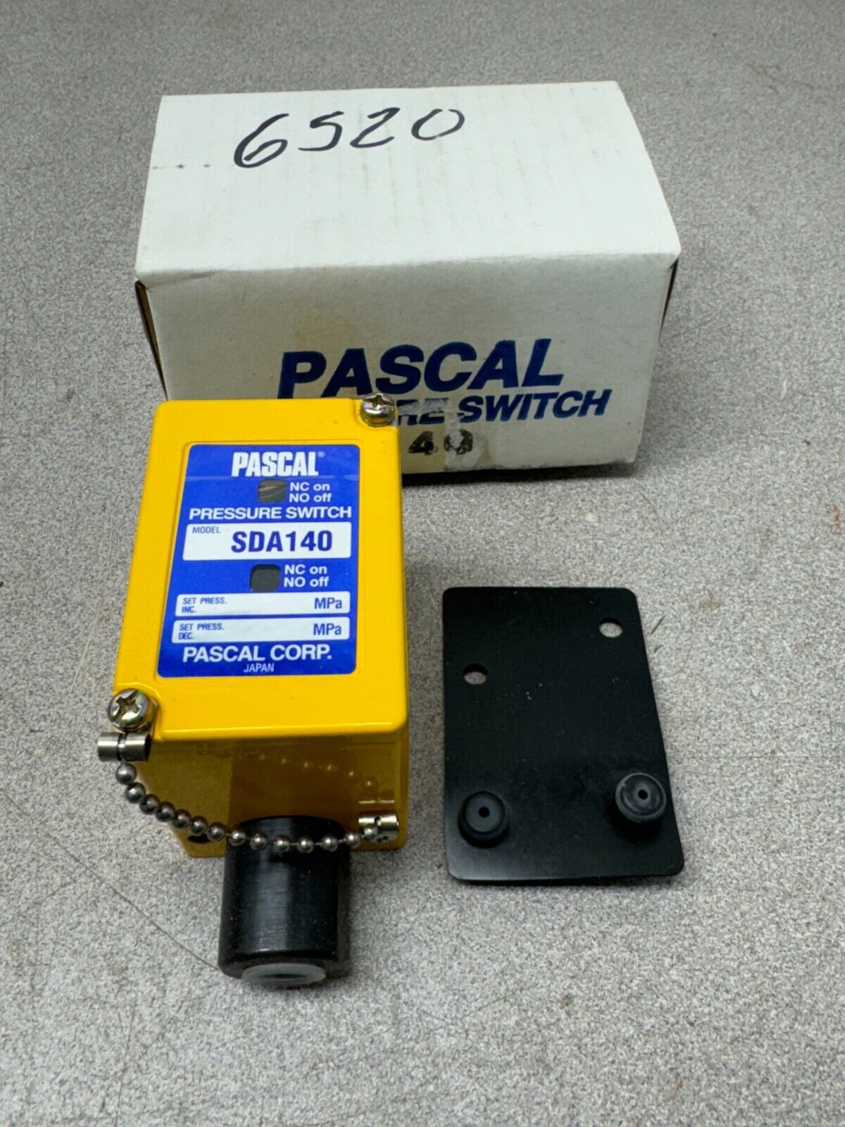 NEW IN BOX PASCAL PRESSURE SWITCH SDA140 New in box pascal pressure switch sda140