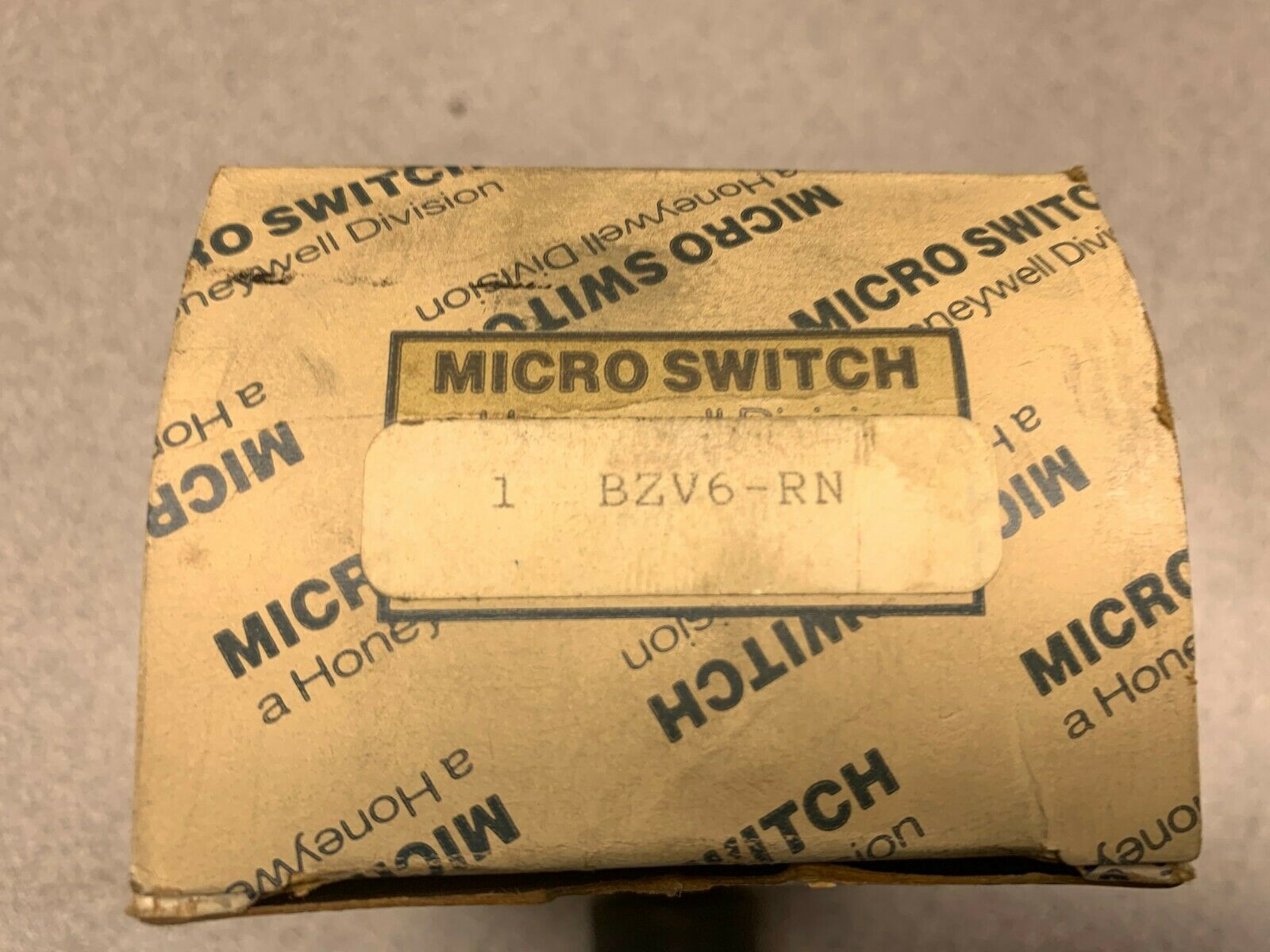 NEW IN BOX MICRO SWITCH BZV6-RN